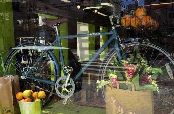 A Origen vende tanto alimentos org&acirc;nicos quanto estimula praticas saud&aacute;veis como o ciclismo  Este trecho &eacute; parte de conte&uacute;do que pode ser compartilhado utilizando o link http://www.valor.com.br/cultura/blue-chip/4412170/emporio-de-organicos-com-controle-de-origem ou as ferramentas oferecidas na p&aacute;gina.  Textos, fotos, artes e v&iacute;deos do Valor est&atilde;o protegidos pela legisla&ccedil;&atilde;o brasileira sobre direito autoral. N&atilde;o reproduza o conte&uacute;do do jornal em qualquer meio de comunica&ccedil;&atilde;o, eletr&ocirc;nico ou impresso, sem autoriza&ccedil;&atilde;o do Valor (falecom@valor.com.br). Essas regras t&ecirc;m como objetivo proteger o investimento que o Valor faz na qualidade de seu jornalismo.