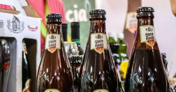 Uma cerveja orgânica gelada: Steinhaus