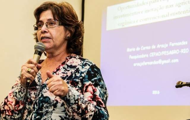 Bi&oacute;loga Maria do Carmo de Araujo Fernandes, do Programa Rio Rural da Pesagro-Rio, durante mesa redonda sobre oportunidades da agricultura org&acirc;nica. Foto: Sylvia Wachsner