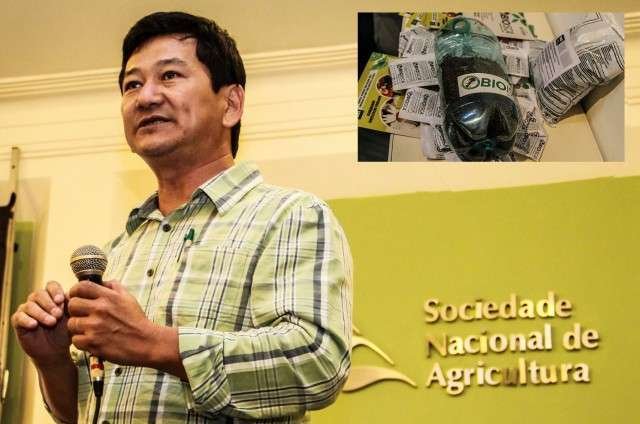 Roberto Maegawa apresenta o Bioisca (no detalhe), primeiro produto natural com uso aprovado para a agricultura org&acirc;nica, existente no mercado nacional e mundial, para controle de formigas cortadeiras. Foto: Sylvia Wachsner