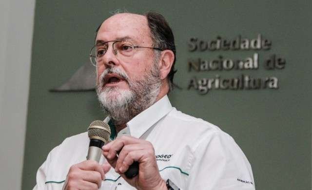 &ldquo;O grande agricultor est&aacute; &lsquo;insustent&aacute;vel&rsquo;, porque a tecnologia n&atilde;o est&aacute; garantindo a lucratividade&rdquo;, ressalta o agr&ocirc;nomo Paulo D&rsquo;Andreia, da empresa Microgeo. Foto: Sylvia Wachsner