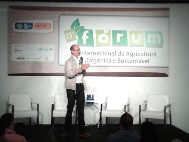 &ldquo;Temos de repensar a nossa forma de ocupar os espa&ccedil;os&rdquo; e fazer com que a sociedade entenda os desafios dos alimentos org&acirc;nicos no campo, destaca Rog&eacute;rio Dias, coordenador de Agroecologia do Minist&eacute;rio da Agricultura, durante palestra no 11&deg; F&oacute;rum Internacional de Agricultura Org&acirc;nica e Sustent&aacute;vel na Bio Brazil Fair/ Biofach Am&eacute;rica Latina, em S&atilde;o Paulo. Cr&eacute;dito: Paulo Roque/Sincronismo